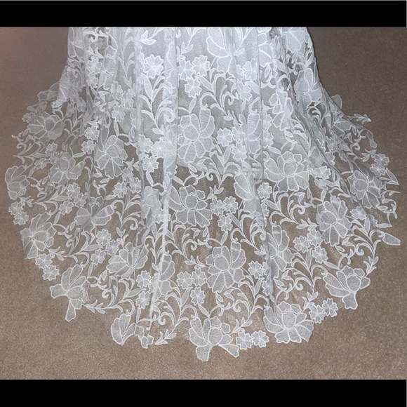👰🏼💐HP💐👰🏾 1 Left • White Lace Wedding Gown 💐 - Picture 13 of 15